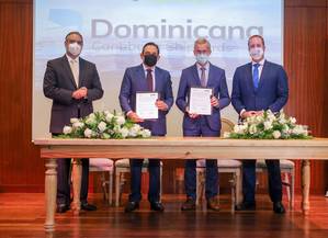 (Left to Right): Arturo Camarena (Managing Director: Ciramar Shipyards), Luis Contrearas Pena (President – Ciramar Shipyards), Harald Fassmer (Managing Director – Fassmer GmbH & Co.), Craig Ronald Gundry (General Manager – Fassmer Technical Projects)