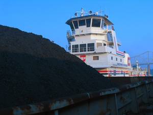 A coal barge underway on U.S. inland waterways (CREDIT: AEP)
