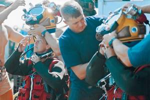 Commander Bobbie Scholley and Captain Chris Murray in Mk 21 with DUI hot water suits in preparations to dive to 240 fsw during MONITOR Expedition 2001. Photo courtesy of US Navy/Released.