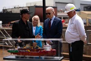 From left to right: Lasse Petterson, CEO of Great Lakes Dredge and Dock; Rep. Mary Gay Scanlon, D-Pa.; President Joe Biden; and Steinar Nerbovik, CEO of Philadelphia Shipyard (Photo: Philly Shipyard)