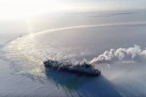 Icebreaking LNG carrier Vladimir Rusanov during ice trials in the Arctic Ocean (Photo: MOL)
