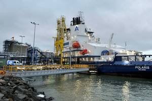 Finland’s first LNG-fueled icebreaker Polaris bunkered in Pori (Photo: SkanGas)