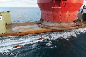 More Greenpeace activists board Shell FPSO ©Greenpece