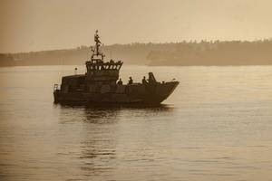 Swedish light supply vessel HMSwS Loke (671) approaching a landing zone during exercise Archipelago Endeavor 24 in the Baltic Sea, Sweden, Sept. 7, 2024. Exercise Archipelago Endeavor 24 increases compatible interoperability between Marine Corps and Swedish Amphibious Forces by executing combined amphibious operations in and around the Baltic Sea littorals. (U.S. Marine Corps photo by Cpl. Jackson Kirkiewicz)