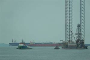 Tug Fairmount Summit towed jack-up rig West Ariel from Vietnam, to Singapore (Photo courtesy of Fairmount)