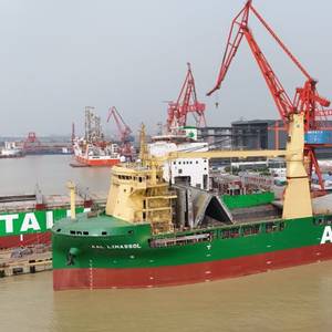 AAL Christens New Heavy Lift Ship in China
