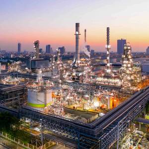 US Imposes Sanctions on Oil Refineries and Purchases