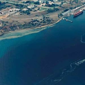 Trump, Xi Pause Port Fees on Each Other's Vessels