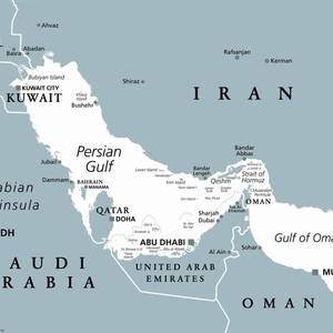 Tankers Hesitate and Adjust Course at Strait of Hormuz