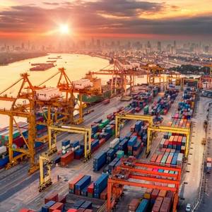 Trump Halt on Offshore Wind Hits US Shipbuilders, Ports