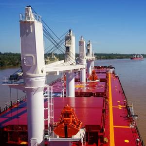 Parana River's Main Channel Obstructed After Vessel Runs Aground