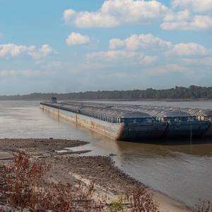 US Corn, Soy Exports Lag Normal Autumn Pace Amid River Shipping Woes