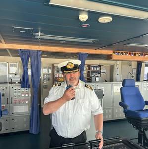 British Captain Receives Merchant Navy Medal for Saving 89 Lives