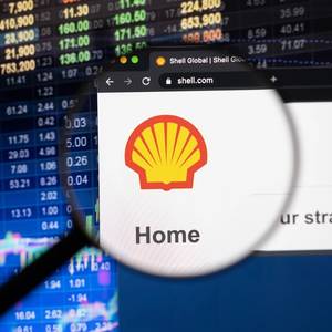 Shell Pumps the Brakes on Offshore Wind Investments, Splits Power Group