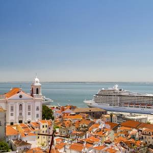 Passengers Depart COVID-hit Cruise Ship After 5 Days Stuck in Lisbon