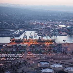 U.S. Labor Secretary Visits Top West Coast Ports as Union Talks Loom