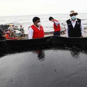 Repsol's Offshore Oil Unloading Ops Banned in Peru after Oil Spill