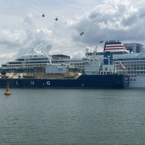 Largest Japanese Cruise Ship Completes Its First Marine LNG Bunkering