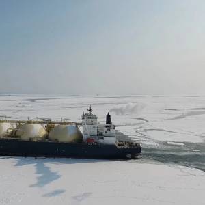 LNG Carriers Shift Away from Arctic Routes as Winter Nears