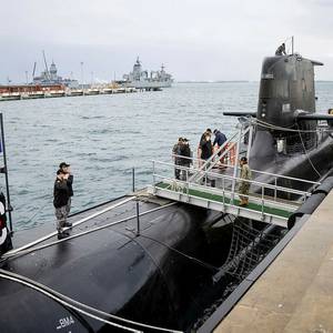 Australia Builds Experience with Nuclear Submarines