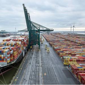 Port of Antwerp Closes a Dock and a Lock Due to Oil Spill