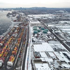 Montreal Port Dockworkers Begin Overtime Strike