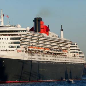 Queen Mary 2 Skips Voyage to New York Amid Omicron Worries