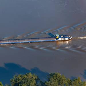 Serbs Wade in Shrinking Danube as Dredgers Work Flat-out