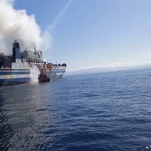 Greece Reports First Fatality after Blaze on Ferry, 10 Still Missing