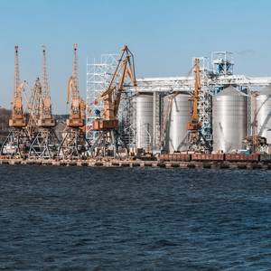 Ukraine Shuts Ports as Conflict Threatens Grain Supplies