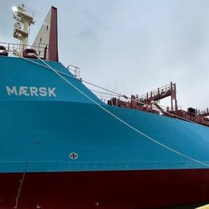 World’s First Methanol-fueled Containership Bunkers in Korea