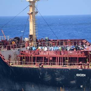 India Brings 35 Somali Pirates to Mumbai