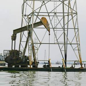 First Tanker Docks at Venezuela After New U.S. License
