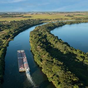 Brazil, Paraguay Clash with Argentina Over Grains Waterway Tolls