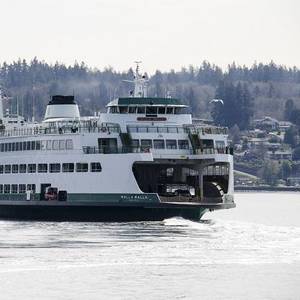 Washington State Ferries Crew Rescues Boaters in Distress