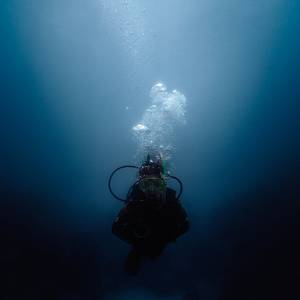 Women Navy Divers Meet Same Standards as Men