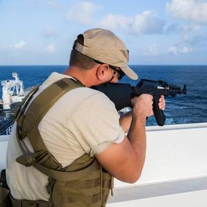 Shipping Industry Urges Caution on Use of Armed Guards on Red Sea Vessels
