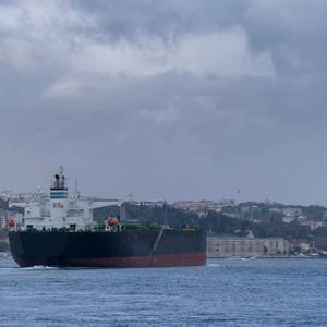 Turkey Says to Continue Blocking Oil Tankers Without Proper Insurance