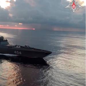 Russian Warships Enter Havana Harbor Under Washington's Watchful Eye