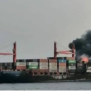 Fire Breaks Out on Containership in the Red Sea