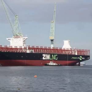 Seaspan's First LNG Dual-fuel Containership Launched for Zim Charter