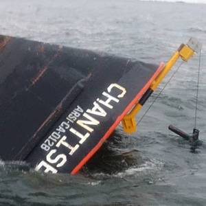 Oil Barge Sinks in Venezuela, Killing Two