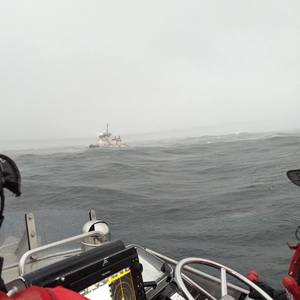 Tug Crew Rescued After Losing Steering in Rough Seas Off Washington Coast