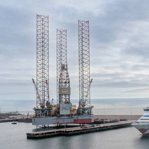 First Large Cruise Vessel Arrives in Aberdeen South Harbour