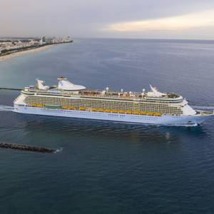 Royal Caribbean Will Be Industry's First to Use SpaceX’s Starlink High-speed Internet