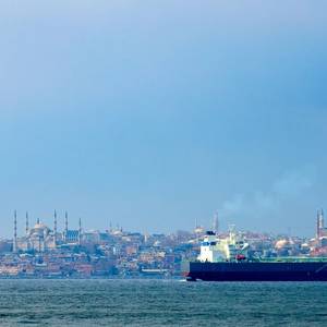Oil Tankers Queue off Turkey as Price Cap on Russian Crude Kicks In