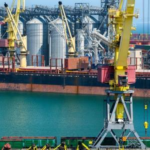Ukraine Sailor Permits Crucial for Grain Exports, Global Shipping