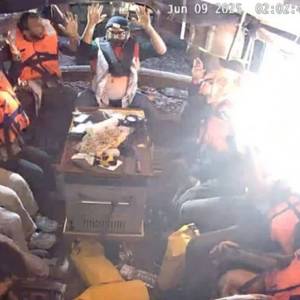 Israeli Forces Board Aid Boat Bound for Gaza