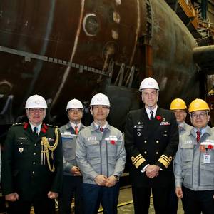 Commander of Royal Canadian Navy Visits Geoje Shipyard