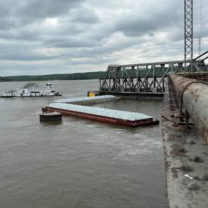 Pilot Overcompensating for Crosscurrents Led to Bridge Contact